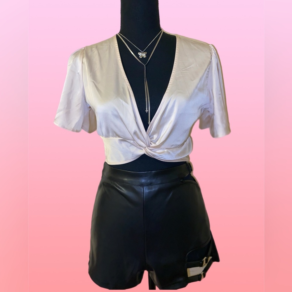 FOREVER 21 silky cream top 💓